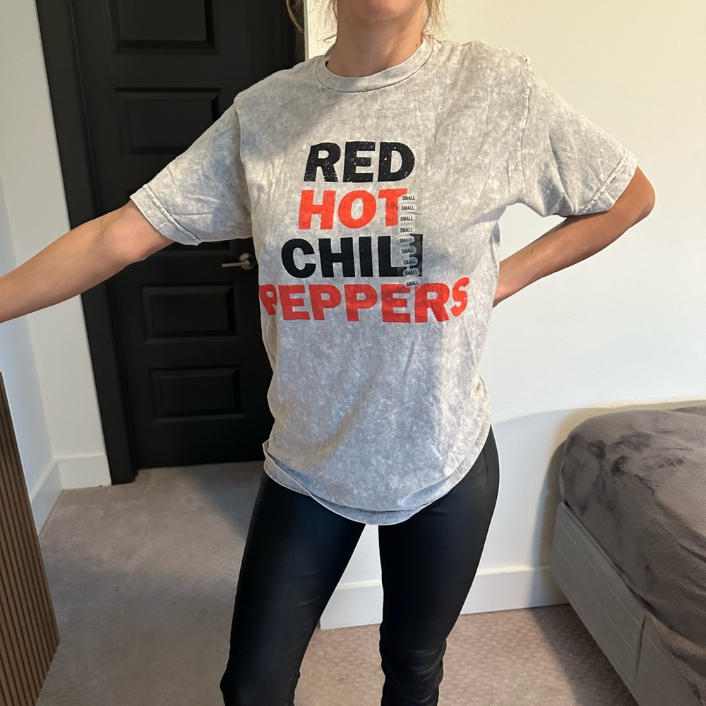 Red hot chili, peppers, men’s size small T-shirt